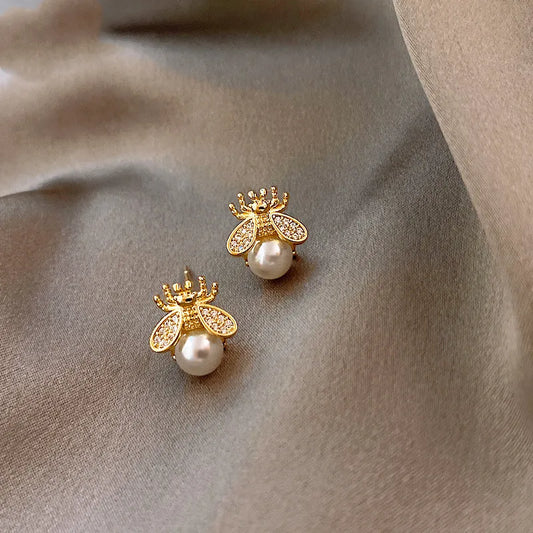 Korean Style Honey Bee Pearl Stud Earrings For Women Exquisite Small Elegant Earring Ladies Wedding Party Birthday Jewelry Gifts