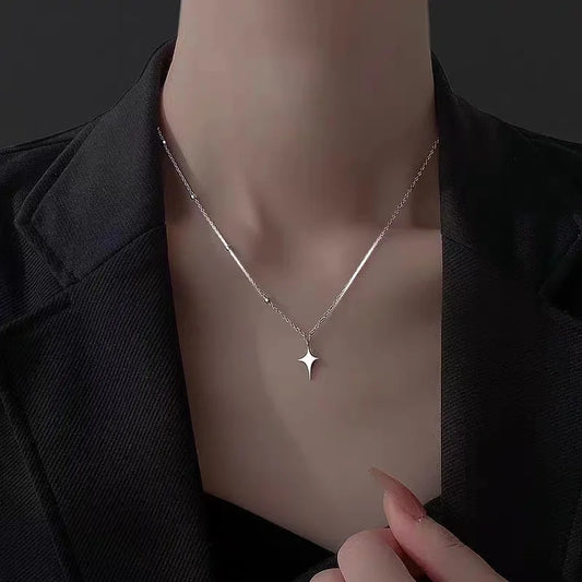 Fashion Asymmetrical Star Necklace Women Autumn Winter Light Luxury Design Five-Pointed Star Clavicle Chain Jewelry Gift