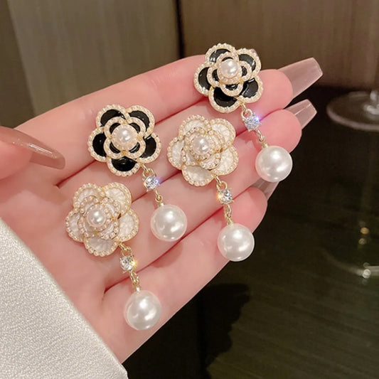 2023 New Baroque Ladies Classic Drop Earring Korean Camellia Rhinestone Ladies Jewelry Retro Camellia Party Girl Gift Jewelry